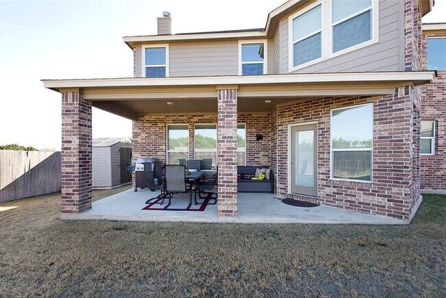 Building Photo - 105 Golden Bear Dr