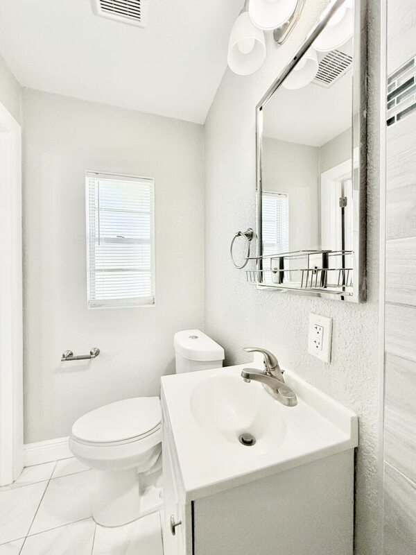 Building Photo - 3308 N Avon Ave