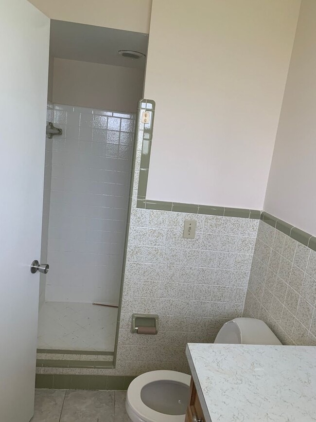 Building Photo - PET FRIENDLY... 3/2/1 RENTAL HOUSE IN THE ...