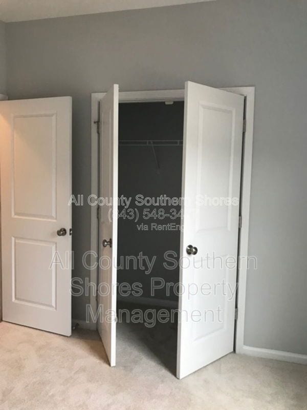 Building Photo - 877 Devon Estate Ave