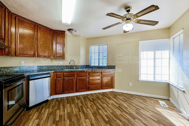 Building Photo - 3724 Gladstone Dr