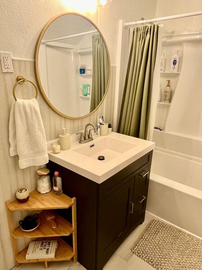 Building Photo - Charming 3-Bedroom Home in Cleveland Heights