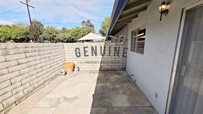Building Photo - 1107 W Memory Ln