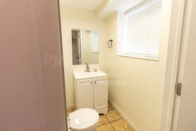 Building Photo - 1312 Roger Cir