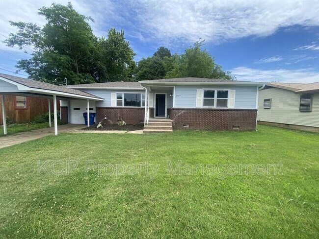 Primary Photo - 2819 Phoenix Ave