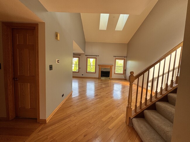 Building Photo - 1661 Estate Cir