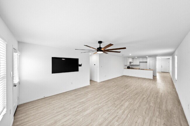 Building Photo - UP TO 1 MONTH FREE RENT!!! No Stairs, No Carpet, No Compromises.