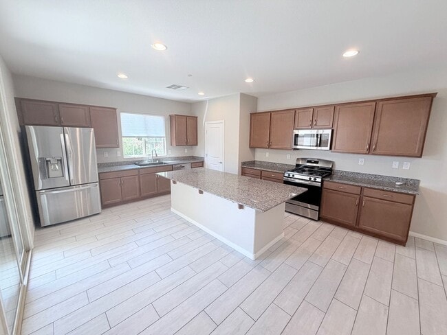 Building Photo - Unique Floorplan in Skye Canyon!