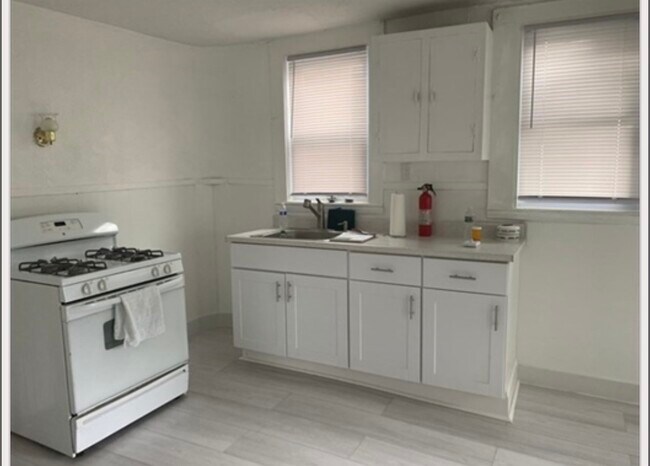 Building Photo - 19 Meacham St