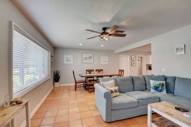 Building Photo - 721 NE 8th Ave