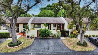 Building Photo - 13932 Kendale Lakes Dr