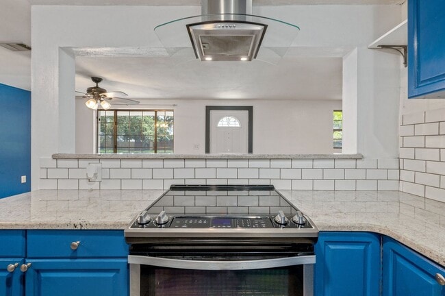 Building Photo - Updated home in Fort Walton Beach!