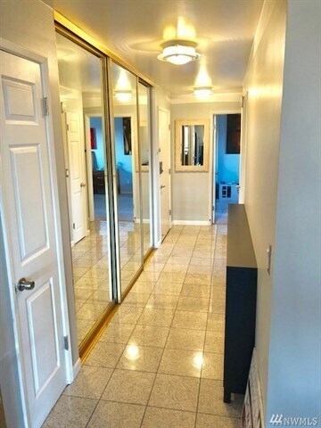 Building Photo - Furnished 2 bedroom Condo with view of Lake Union