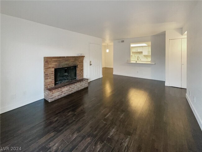 Building Photo - 3749 Carlyle Dr