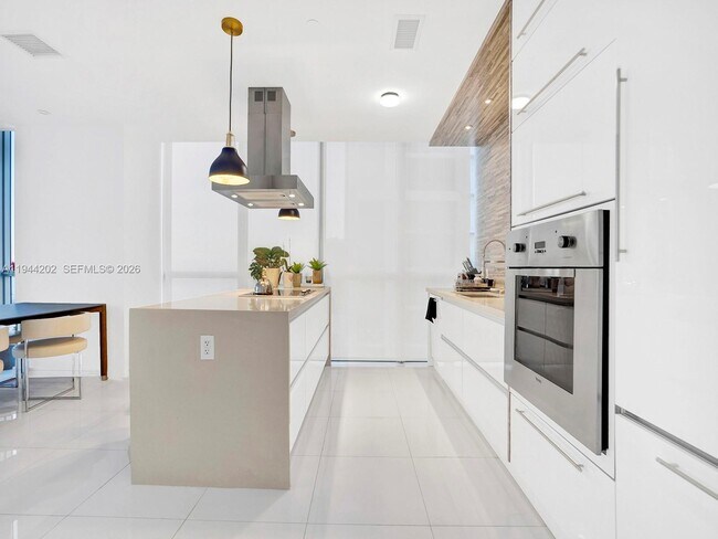 Building Photo - 1100 Biscayne Blvd