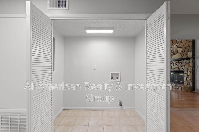 Building Photo - 661 St Lucia Cove