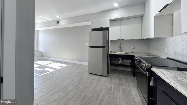 Building Photo - 5341 Chestnut St