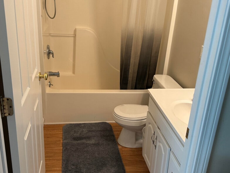 Full Bath - 235 Upper Pleasant Valley Rd