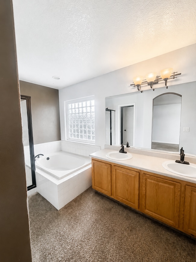 Building Photo - 4626 Bancroft Dr