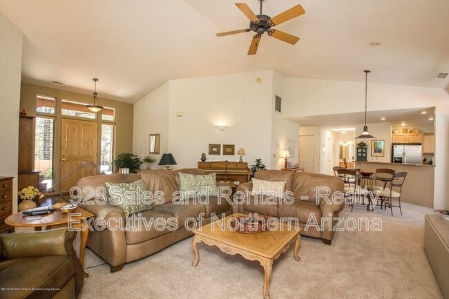 Building Photo - 1740 N Doral Way