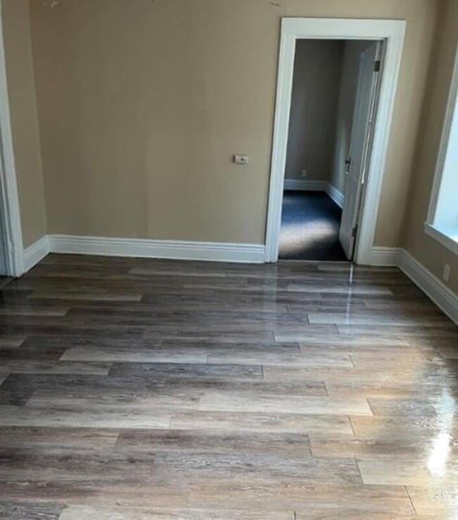 Building Photo - 37 Ferndale Crescent