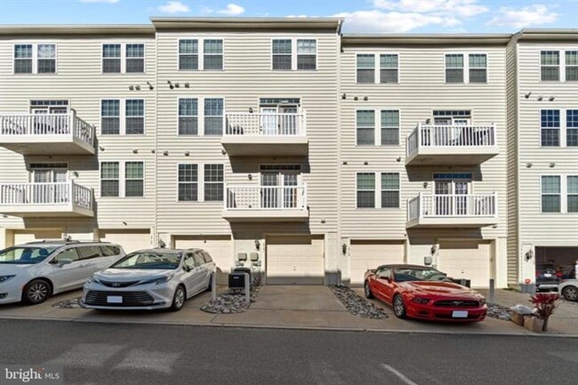 Building Photo - 15151 Leicestershire St