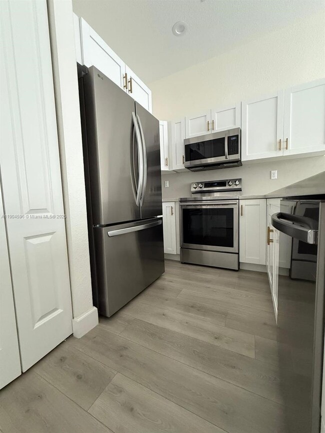 Building Photo - 705 SW 147th Ave