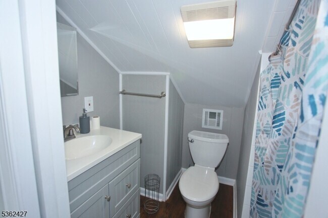 Building Photo - 56 Rogerene Way