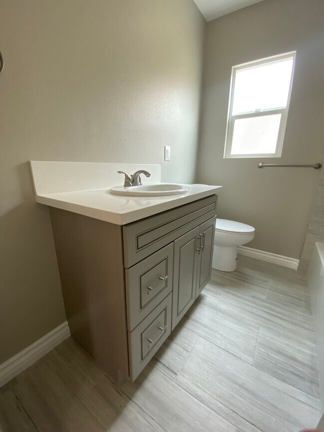 Building Photo - 135 Olive Street, Unit C