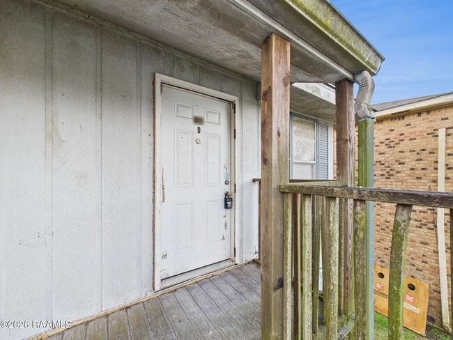 Building Photo - 208 Vieux Orleans Cir