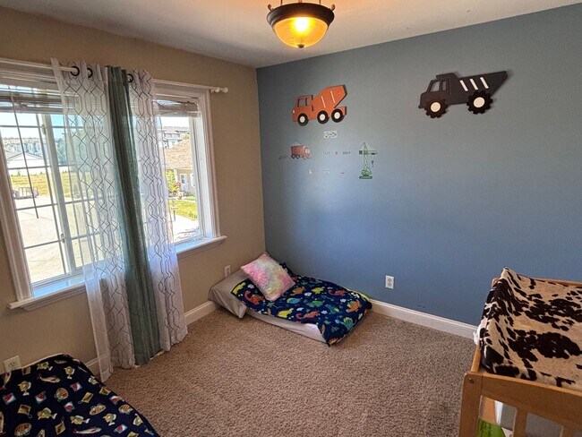 Building Photo - 4 bed 3 Home in Coveted West End Neighborhood