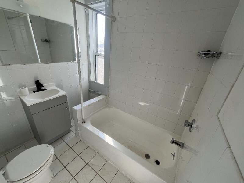 Building Photo - 40 Garnet St