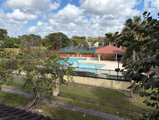 Building Photo - 9010 SW 125th Ave