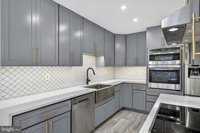 Building Photo - 8605 Western Oak Dr