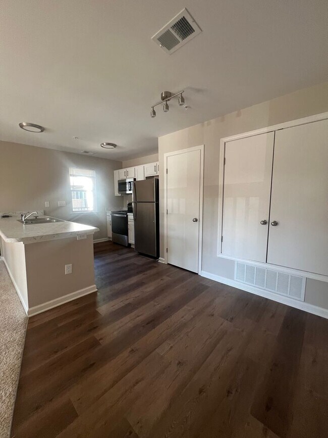 Building Photo - 2BD/2BA Condo located on the Germantown/Memphis Line!