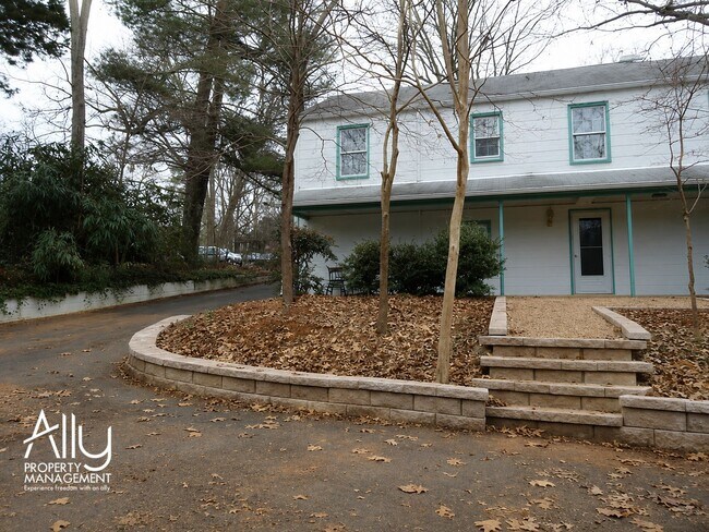 Building Photo - 210 Raymond Ave