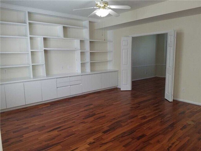 Building Photo - 6000 Carlow Ct SE