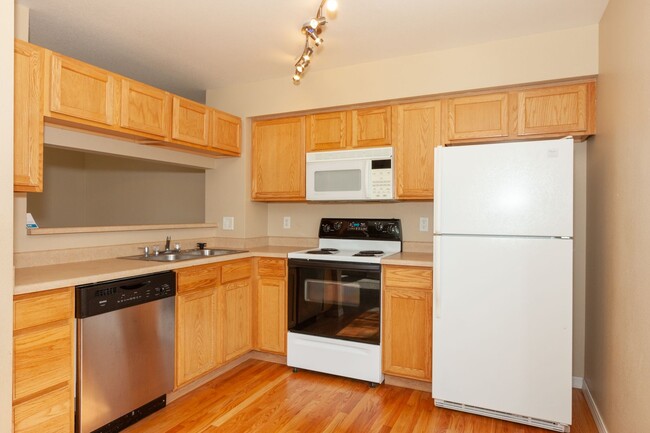 Building Photo - Spacious 3-Bedroom Townhome in Prime South...