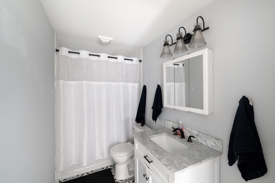 Building Photo - 1121 Laurel St