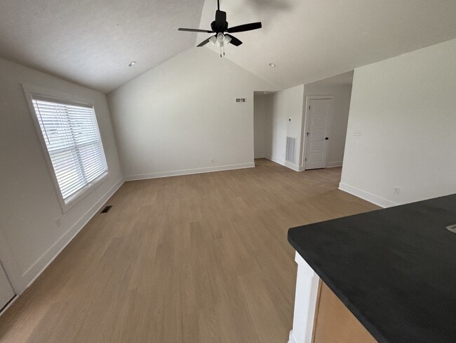 Building Photo - 921 Alberta Dr