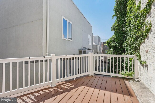 Building Photo - 810 N Hancock St