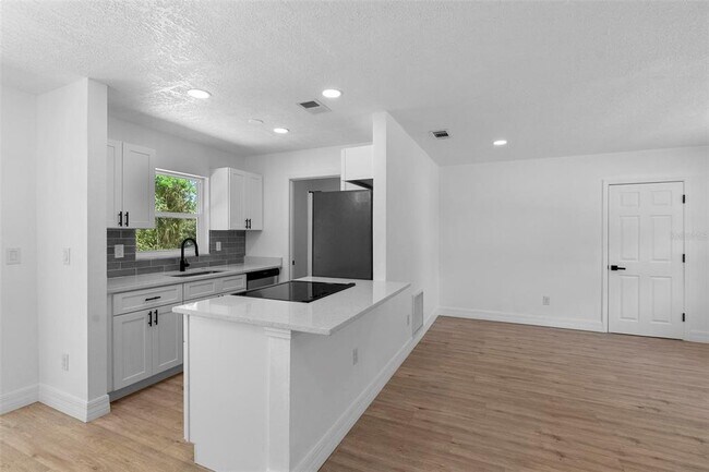 Building Photo - 2240 Conway Dr