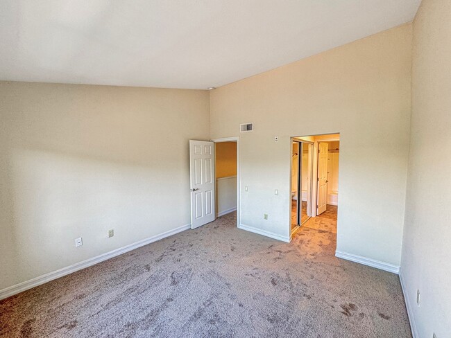 Building Photo - Great 2B/2BA Condo in Rancho Bernardo w/ C...