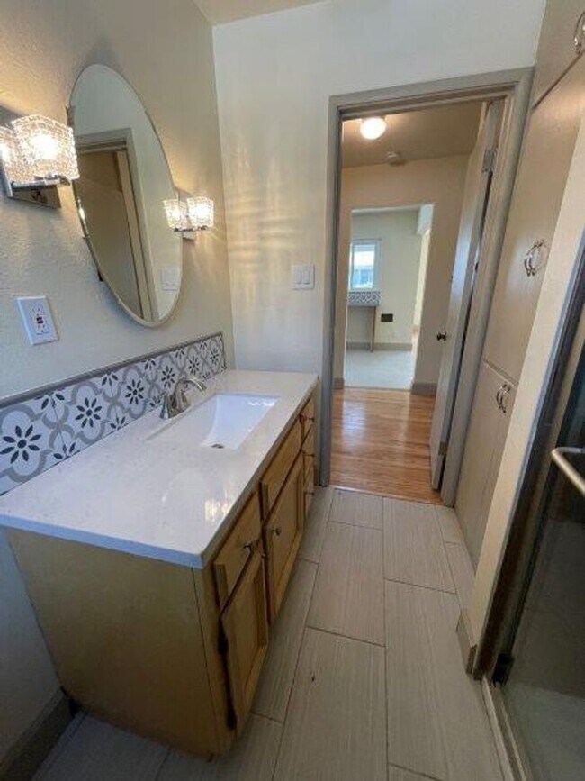 Building Photo - Tahoe Park 2 Bedroom