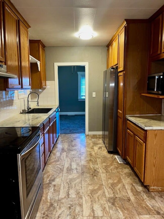 Building Photo - 2 Bed 1 Bath Unit Available in Perry Distr...