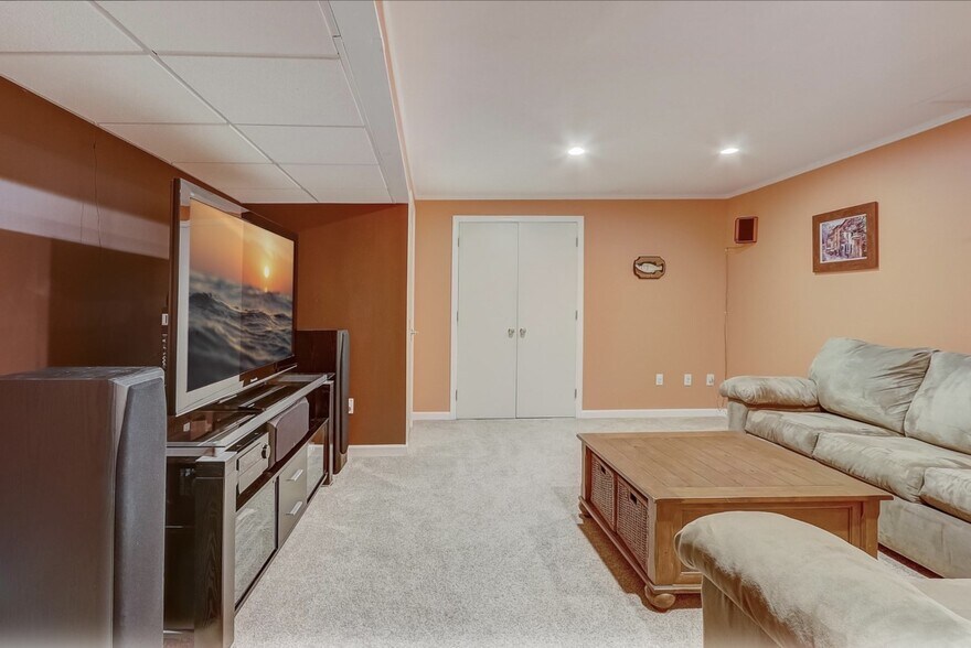 Building Photo - 909 Winchester Ct