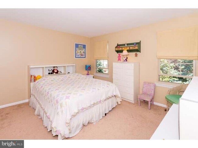 Building Photo - 137 Discovery Ct