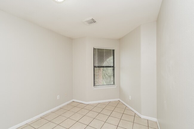 Building Photo - 2920 La Estancia Ln
