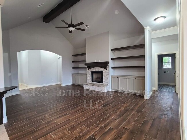 Building Photo - 4800 Hambletonian Ln