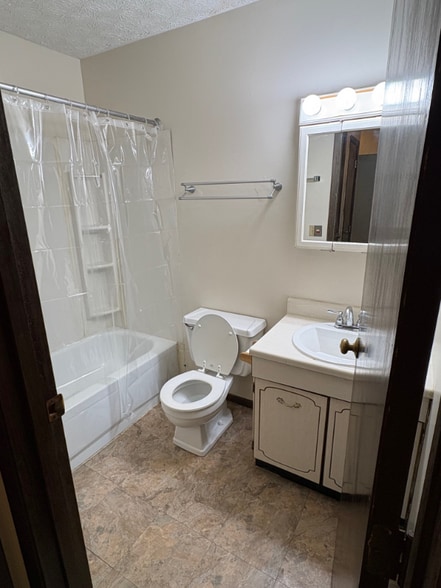 Building Photo - 478 Arch St